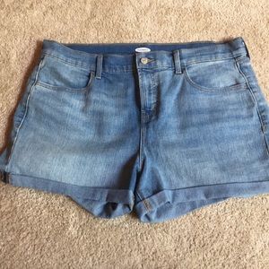 Old Navy light washed cuffed denim shorts